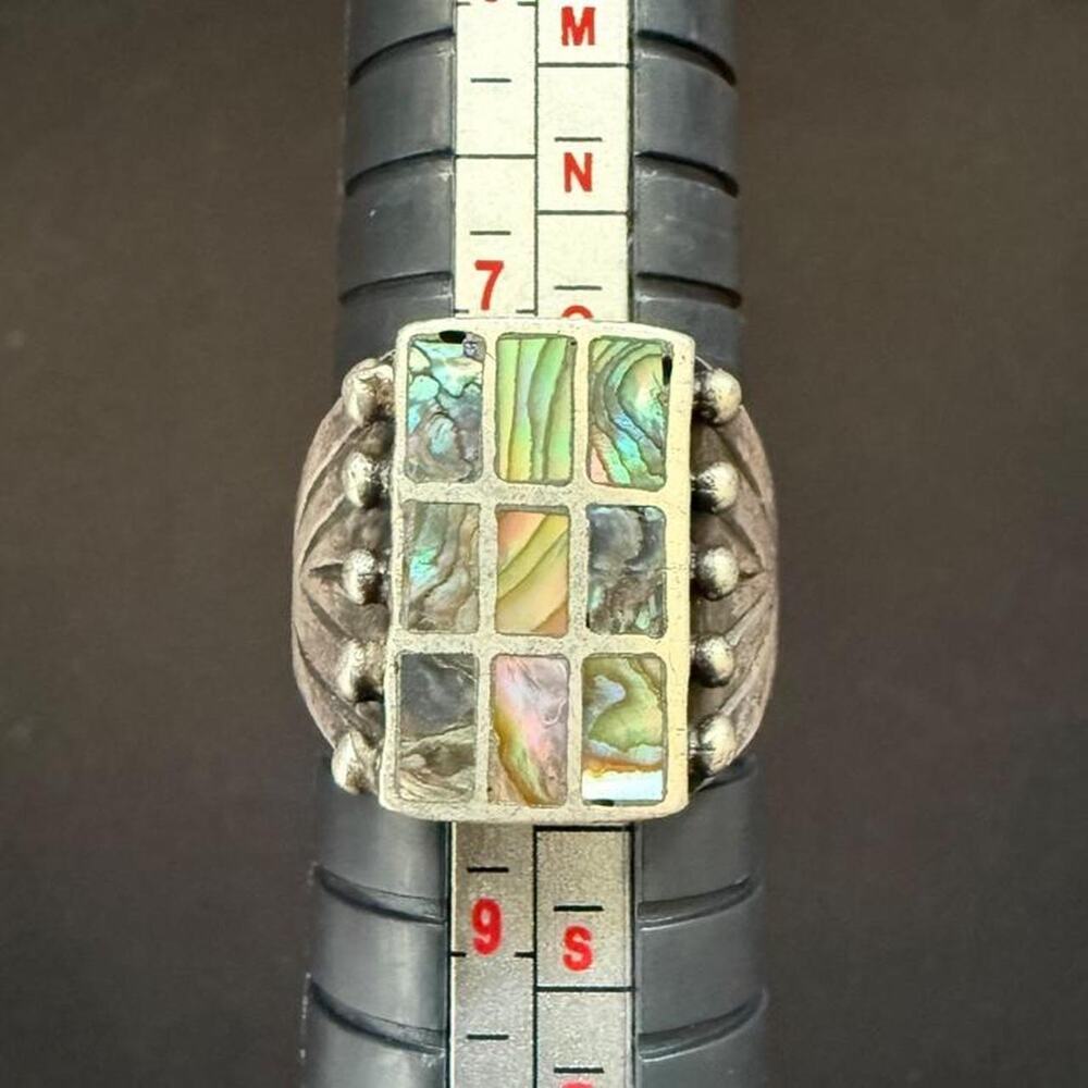 Sterling silver vintage native thick abalone ring. Size 8